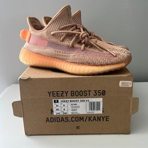 Yeezy Boost 350 V2 in Clay size 6.5